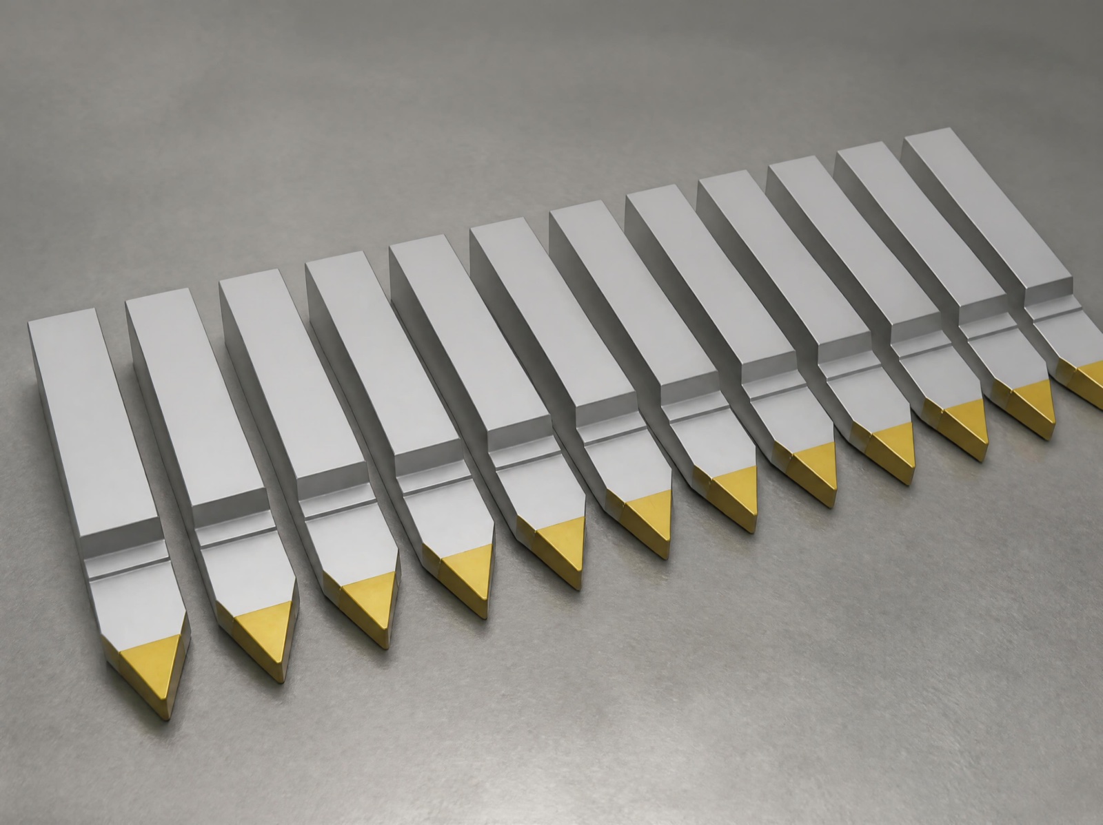 Set of brazed carbide-tipped turning tools